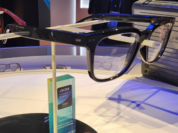 에실로룩소티카의 청각 장애 보조 스마트 안경 [사진=연합뉴스]