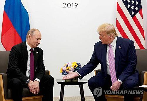 푸틴 러시아 대통령(좌)과 트럼프 미국 대통령 당선인 [로이터=연합뉴스 자료사진. 재판매 및 DB 금지]