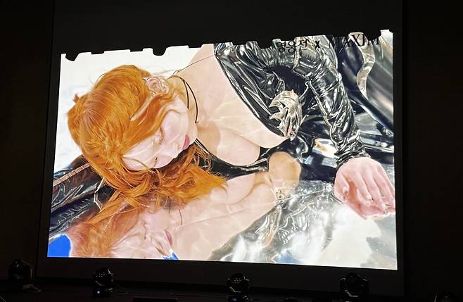 - 최초 공개된 15주년 기념 MAXIM 컬래버 화보 제작 영상