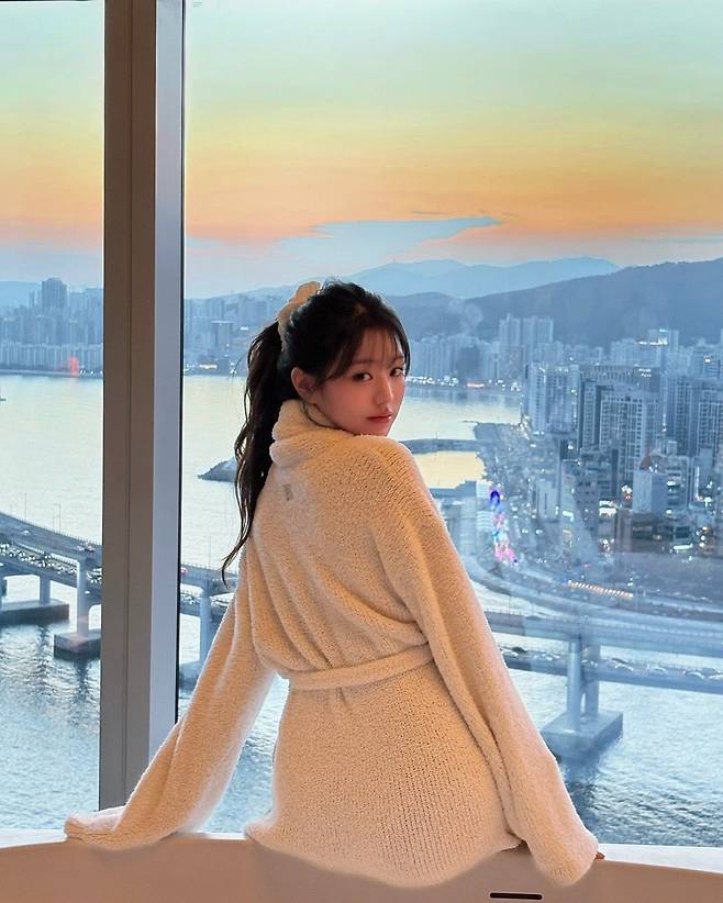 idolism-20250107-173145-012.jpg [단독] 장원영, 컴백 앞두고 \'냉부해\' 뜬다…MZ여신 냉장고는 어떤 모습