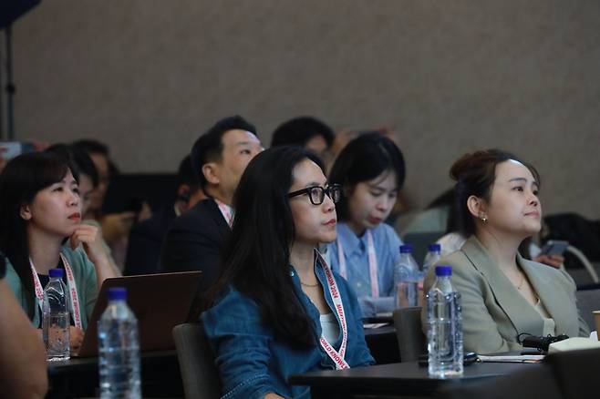 세계지식포럼 베트남세션을 청중들이 경청하고 있다.