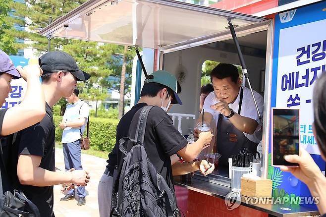 총장이 쏜다…강릉원주대, 기말고사 학생 응원 [연합뉴스 자료사진]