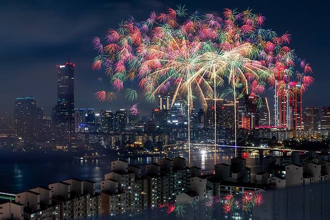 여의도 한강공원에서 열린 '서울 세계 불꽃축제'. 2024년 [연합뉴스 자료사진]