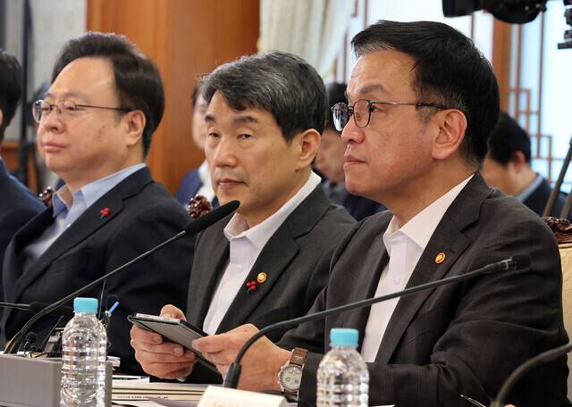 최상목 대통령 권한대행 부총리 겸 기획재정부 장관이 1월 10일 오후 서울 종로구 정부서울청사에서 열린 사회 1분야 주요현안 해법회의에서 발언하고 있다. 김태형 기자 xogud555@hani.co.kr