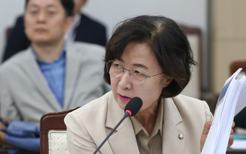 추미애 의원이 10일 서울 용산구 합동참모본부에서 열린 국회 국방위원회 국정감사에서 질의하고 있다. [사진 출처 = 연합뉴스]