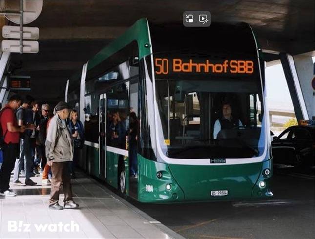 이장우 대전시장이 지난해 10월 유럽공무출장 중 스위스 바젤에서 시승한 무궤도 굴절차량(트램). /사진=대전시