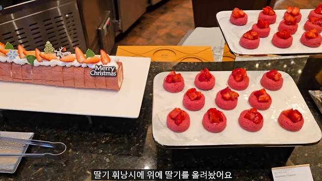 GOMCAM 20250112_2311500152.jpg 1인 14만원 국내 최고가 딸기뷔페에서 나오는 음식 종류