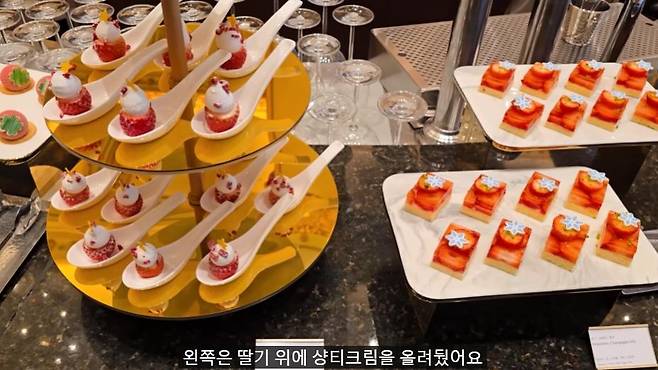 GOMCAM 20250112_2312230061.jpg 1인 14만원 국내 최고가 딸기뷔페에서 나오는 음식 종류