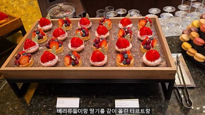 GOMCAM 20250112_2312470419.jpg 1인 14만원 국내 최고가 딸기뷔페에서 나오는 음식 종류