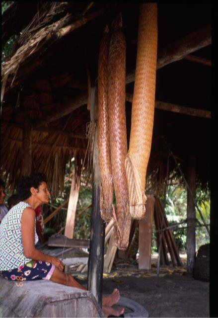 ②치피치를 거꾸로 걸어서 보관하고 있는 모습