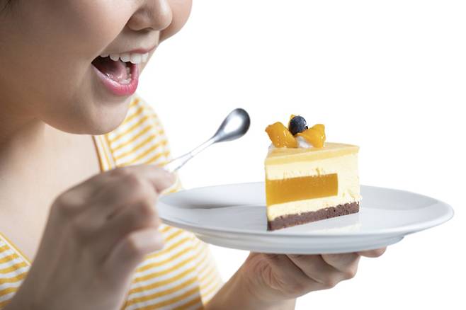 디저트가 당길 땐 껌을 씹거나 민트 향을 맡는 게 식욕 억제에 도움된다./사진=게티이미지뱅크