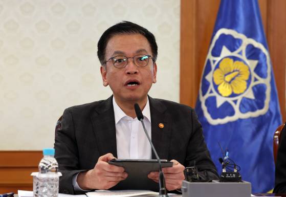 최상목 대통령 권한대행 부총리 겸 기획재정부 장관이 지난 10일 정부서울청사에서 열린 사회 1분야 주요현안 해법회의를 진행하고 있다. 중앙포토