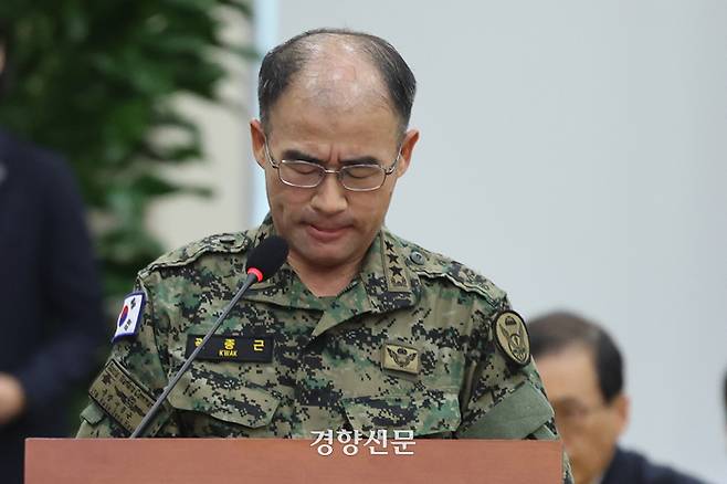 12·3 비상계엄에 가담한 혐의로 구속기소된 곽종근 전 육군 특수전사령관이 지난해 12월10일 국회 국방위원회 전체회의에서 의원 질의에 얼굴을 찡그리고 있다. 성동훈 기자