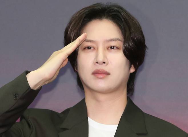 가수 겸 방송인 김희철이 과거 교통사고로 인해 장애 판정을 받았다는 사실을 공개했다. 사진은 지난해 9월 서울 마포구 상암동 스탠포드호텔에서 열린 채널A '강철부대W' 제작발표회에 참석한 그룹 슈퍼주니어 멤버 김희철./사진=뉴스1