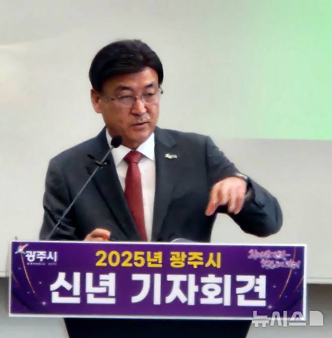 [광주(경기)=뉴시스] 신정훈 기자 = 방세환 경기 광주시장이 13일 신년기자회견을 열고 시정방향을 설명하고 있다. 2025.01.13. gs5654@newsis.com