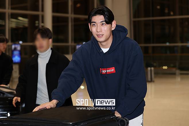 ▲ 샌프란시스코 자이언츠의 한국인 메이저리거 이정후가 13일 인천국제공항에서 미국으로 출국, 본격적인 올 시즌 준비에 돌입한다.&nbsp;ⓒ곽혜미 기자