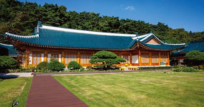 역대 대통령 12명이 머물렀던 청와대 관저. [동아DB]