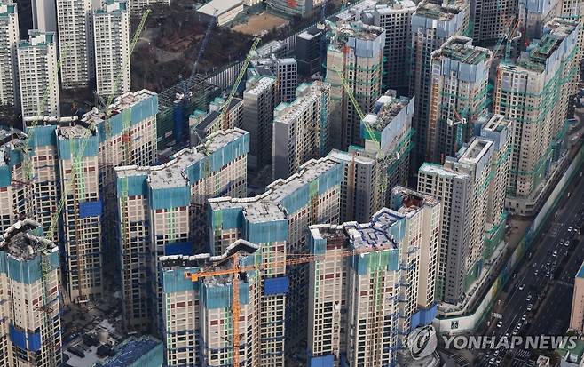 아파트 신축 현장  (서울=연합뉴스) 이진욱 기자 = 사진은 25일 서울 시내 아파트 신축 현장 모습. 2024.12.25 cityboy@yna.co.kr