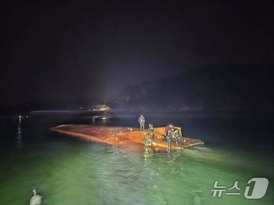 서산 고파도리 인근 선박 전복 사고 현장. (태안해경 제공) / 뉴스1