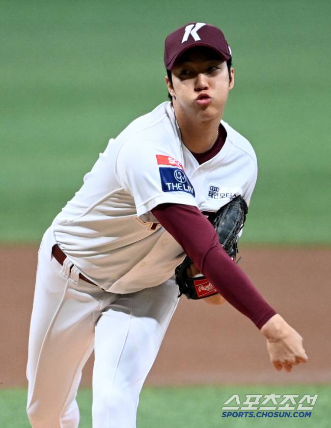 2023 KBO리그 KT 위즈와 키움 히어로즈와 KT 위즈의 경기가 11일 고척스카이돔에서 열렸다. 키움 선발투수 안우진이 역투하고 있다. 고척=허상욱 기자wook@sportschosun.com/2023.07.11/