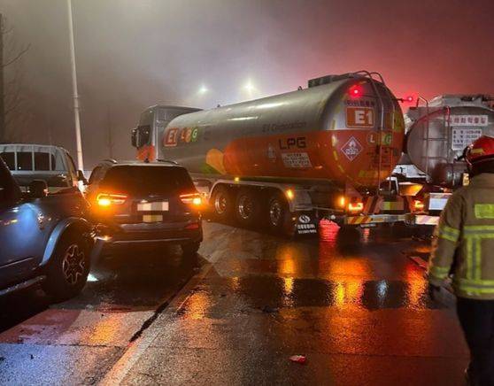 자유로 44대 연쇄 추돌 사고. 사진 경기도북부소방재난본부