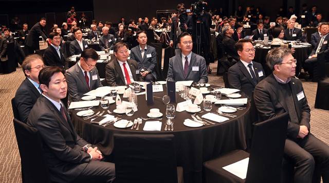 ▲ 강원도민일보와 강원특별자치도가 주최한 ‘2025 출향도민 초청 강원특별자치도 신년 교례회’가 14일 서울 여의도 글래드호텔에서 열렸다. 서영