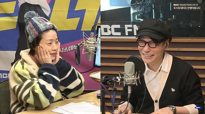왼쪽부터 안영미, 윤상 (사진=MBC FM4U ‘두시의 데이트 안영미입니다’ 캡처)