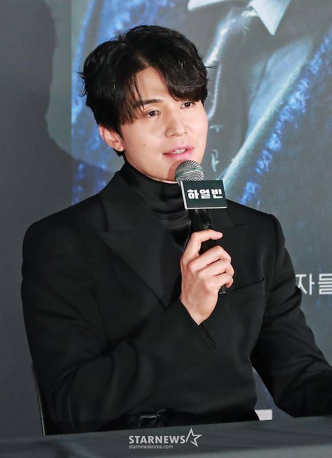 배우 이동욱이 18일 오후 서울 CGV용산아이파크몰에서 진행된 영화 '하얼빈'(감독 우민호) 언론배급시사회 및 기자간담회에 참석해 질문에 답하고 있다. /2024.12.18 /사진=이동훈 photoguy@