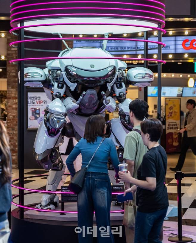 지난해 11월 여의도 IFC몰에서 열린 ‘D.Va X 포르쉐 콜라보’ 팝업 전시 현장. (사진=글룩)