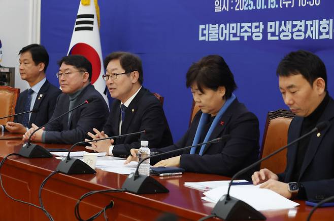 박범계 국회 법사위 민주당 간사 및 위원들이 15일 서울 여의도 국회에서 열린 내란 특검법 관련 기자간담회를 하고 있다. (사진=뉴시스)