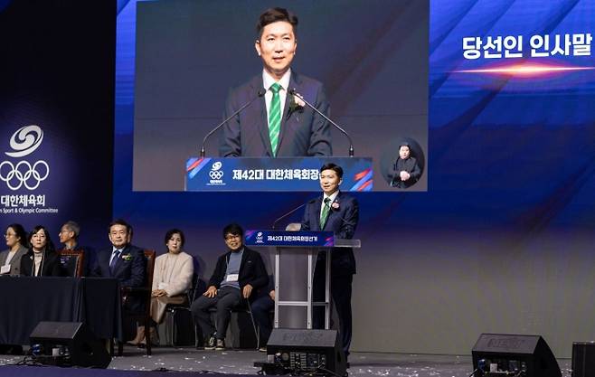 대한체육회장 선거에서 열세라는 예상을 깨고 당선된 유승민 전 대한탁구협회 회장. 43세 스포츠 대통령이 된 그에게 거는 기대감이 높아지고 있다. 김도균 경희대 교수 SNS