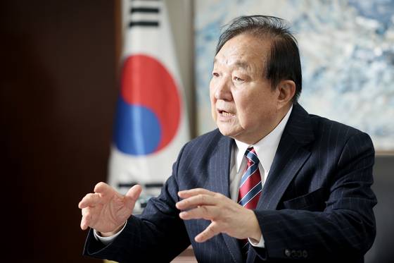 정대철 헌정회장이 6일 오후 국회 헌정회에서 중앙일보와 인터뷰하는 모습. 전민규 기자. 2025.01.06.