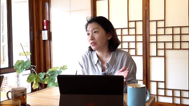 최혜진 오즈앤엔즈 건축사사무소 소장이 헤럴드경제와 인터뷰를 진행하고 있다. 윤병찬 PD