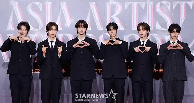 그룹 투어스가 태국 방콕 임팩트 챌린저 홀 1-2(IMPACT Challenger Hall 1-2)에서 진행된 '제 9회 아시아 아티스트 어워즈'(The 9th Asia Artist Awards, 이하 'AAA 2024')' 레드카펫 행사에 참석해 포즈를 취하고 있다. 2024.12.27 /사진=김창현 chmt@