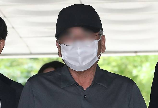 '시청역 역주행 참사' 가해 차량 운전자 차 모씨가 지난해 7월 30일 오전 서울 서초구 서울중앙지방법원에서 열린 구속 전 피의자 심문(영장실질심사)에 출석하고 있다. 뉴스1