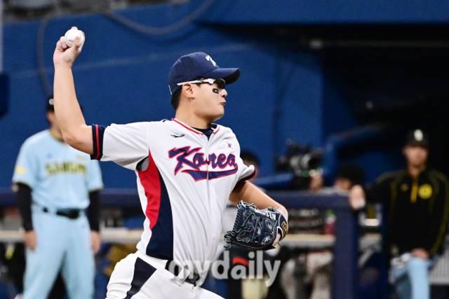 대한민국 야구대표팀 김서현이 2024년 11월 6일 오후 서울 고척스카이돔에서 진행된 상무와의 연습 경기에서 역투를 하고 있다./마이데일리
