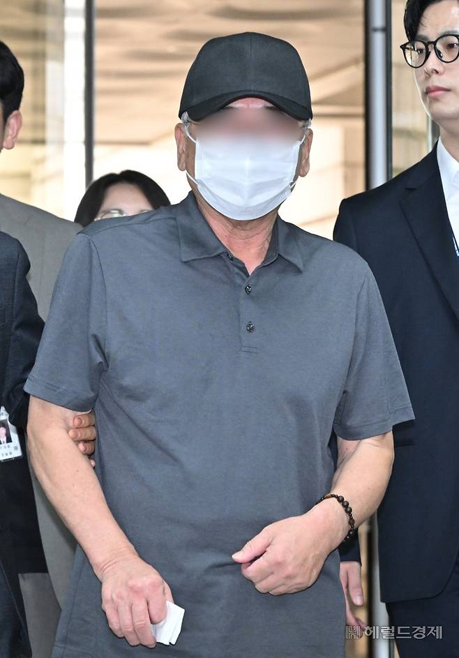 시청역 역주행 사고 가해차량 운전자 차모 씨가 지난해 7월 30일 오전 서울 서초구 서울중앙지법에서 열린 구속 전 피의자 심문(영장실질심사)에 출석하고 있다. [사진=임세준 기자/jun@]