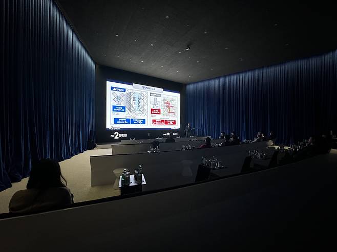 용산구 이태원동 옛 크라운호텔 부지에 지어진 한남4구역 현대건설 홍보관. 서영상 기자