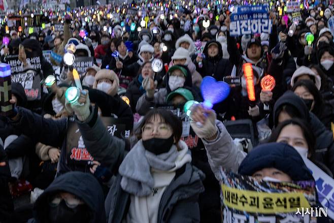 1월4일 서울 한남동 대통령 관저 앞에서 윤석열 체포를 촉구하는 철야 투쟁이 열렸다. ⓒ시사IN 조남진