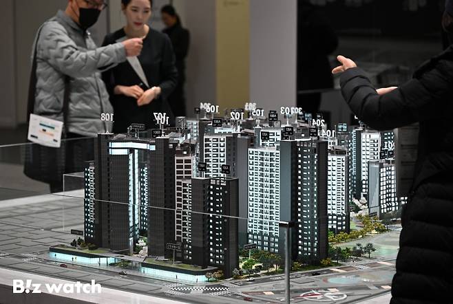 삼성물산이 17일 방배6구역 '래미안 원페를라'의 견본주택을 서울 송파구에 개관하고, 본격적인 분양에 나섰다./사진=이명근 기자 qwe123@