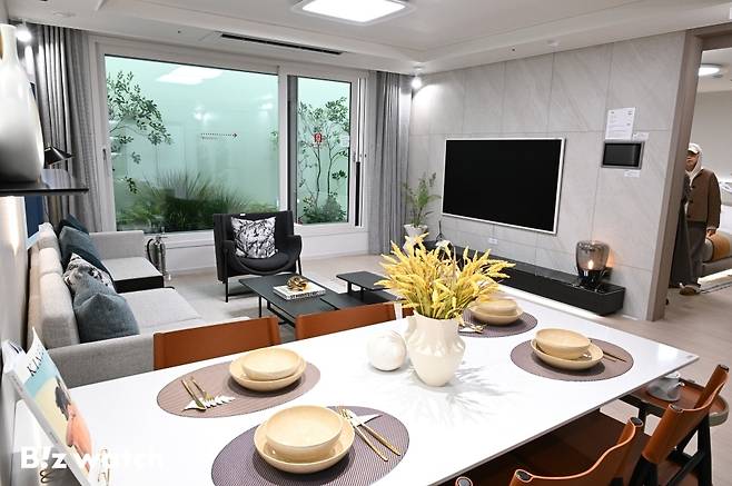 삼성물산이 17일 방배6구역 '래미안 원페를라'의 견본주택을 서울 송파구에 개관하고, 본격적인 분양에 나섰다./사진=이명근 기자 qwe123@