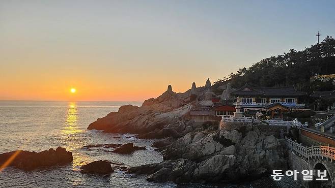 부산 기장군 해동용궁사의 일출. 부산=김선미 기자 kimsunmi@donga.com