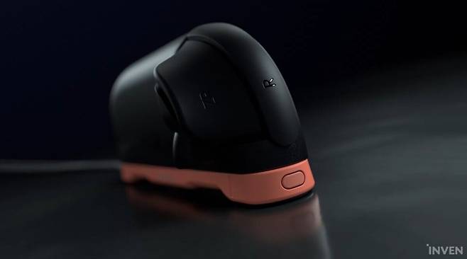 ▲ 이렇게 세워서 마우스로 쓸 수 있다는 건데