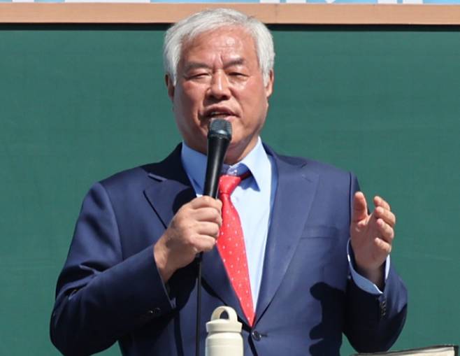 극우 성향인 전광훈 사랑제일교회 목사(사진)가 "윤석열 대통령 탄핵 반대 집회에 1000만명을 동원해야 한다"며 모집책에 인당 5만원의 활동비를 지원한다고 밝혔다./사진=뉴시스