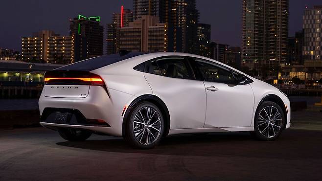 토요타 프리우스