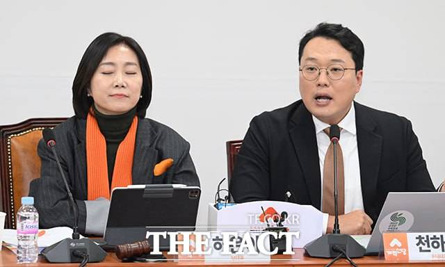 개혁신당의 당내 주도권을 둘러싼 내홍이 사회관계망서비스(SNS)를 넘어 공개 충돌로 이어지고 있다. /박헌우 기자