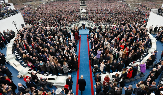 2017년 1월 20일 도널드 트럼프 미국 대통령 당선인이 워싱턴DC에서 열린 대통령 취임식 행사장에 입장하고 있다. ⓒAP/연합뉴스