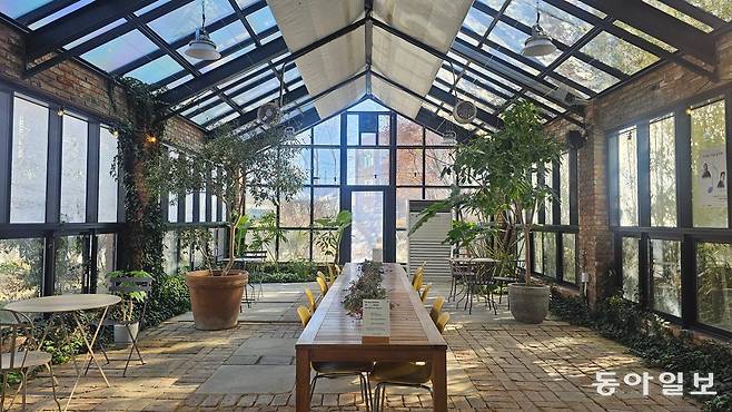 F1963 유리 온실.