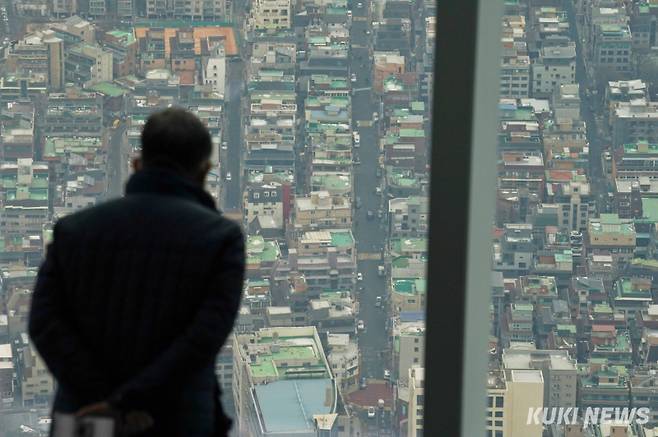 서울 송파구 롯데월드타워에서 바라본 송파구와 강남구 아파트 단지 모습. 쿠키뉴스 자료사진.