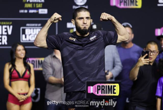 마카체프(가운데). /게티이미지코리아